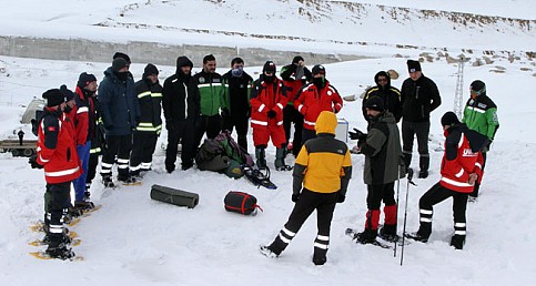 Ovit Dağı'nda kar ve çığ eğitimi
