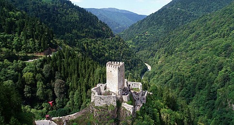 Rize'deki Zil Kale turistlerin ilgi odağı oldu
