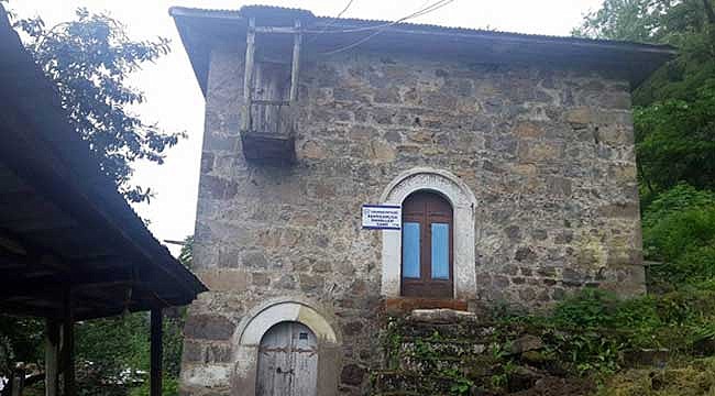 Çamlıhemşin'de tarihi cami talan edildi