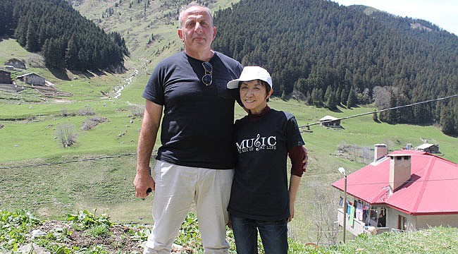 Japon Turist, Sürmeneli sporcuyu evlat edindi