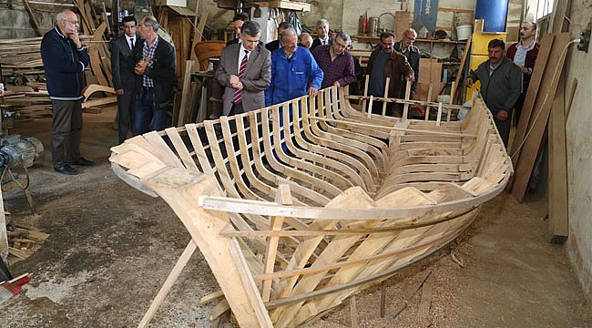 Rize'de ahşap tekne imalatı devam ediyor