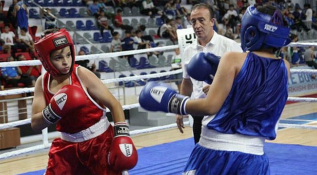 Rizeli minik boksörler gururlandırdı