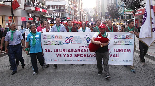 Rize'de festivaller kortej yürüyüşüyle birleşti
