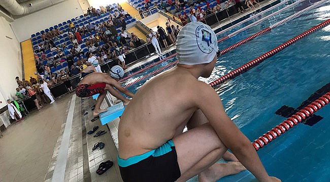 Rize'de yüzme yarışması kazananları belli oldu