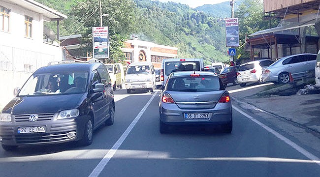 Bu yol Çamlıhemşin'e yakışmıyor