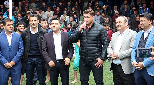 Dünya Şampiyonu Güreşçi Rıza Kayaalp Yusufeli'nde