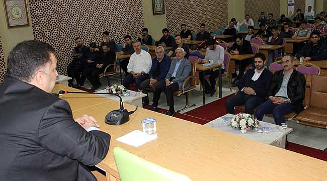 Karal, "İdeal Gençlik" seminerinin konuğu oldu