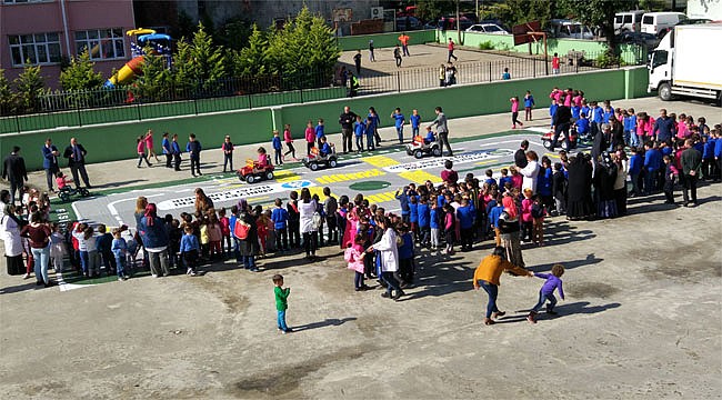 Rize Polisinden çocuklara akülü araçla trafik eğitimi