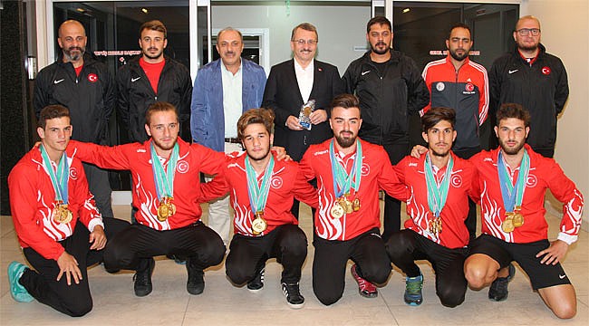 Sütlüoğlu Dünya Rafting Şampiyonlarını tebrik etti