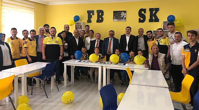 Genç Fenerbahçeliler Rize'de kütüphane kurdu