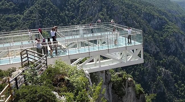 450 metre yüksekte nikah kıydılar