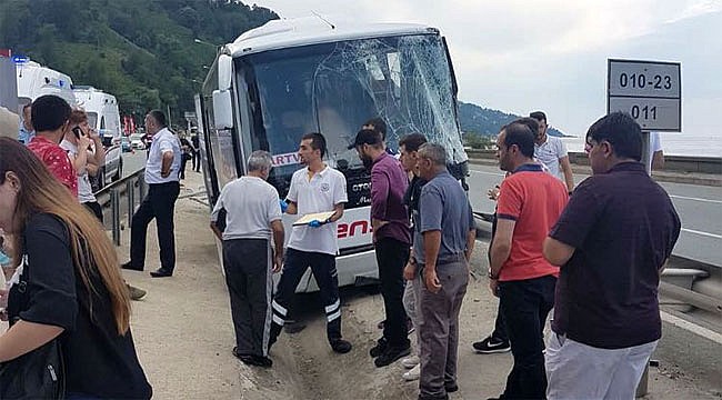 İyidere'de yolcu otobüsü kaza yaptı