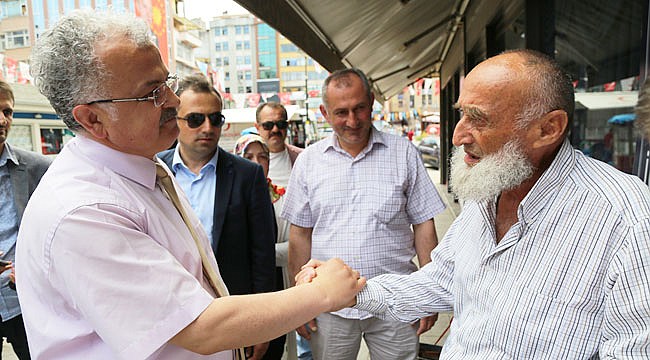 Kasap, cadde ve sokaklarda bayramlaşmayı sürdürdü