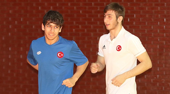 Yıldız milli güreşçilerin hedefi dünya şampiyonluğu