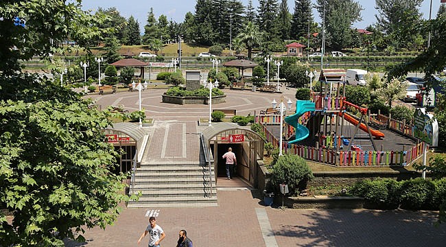 Sahil Camii önü aydınlatıldı