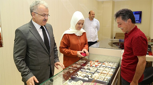 Başkan Kasap döviz ve altınlarını bozdurdu