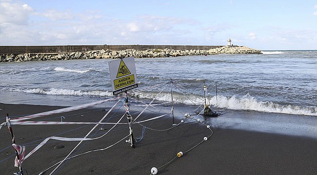 Denize giren 2 genç kayboldu