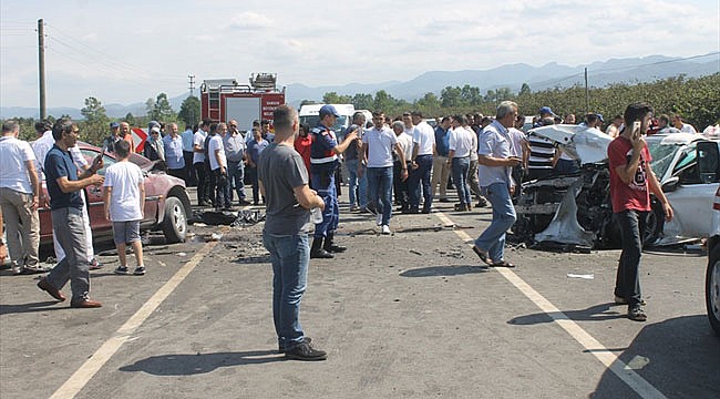 İki otomobili çarpıştı: 3 ölü, 3 yaralı