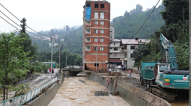 Rize'de selden zarar gören 60 evde oturulamayacak
