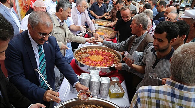 Cumhurbaşkanlığı tarafından Rize'de aşure dağıtıldı