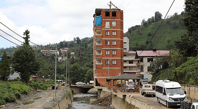 Dere yatağı alanındaki 7 katlı binaya yıkım kararı çıktı