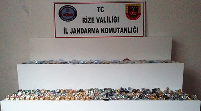 Kol saati kaçakçıları Rize'de yakalandı