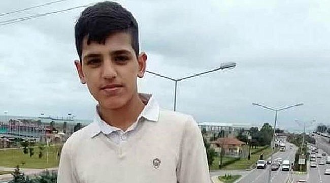 Odunla başına vurup bıçaklayarak öldürdü