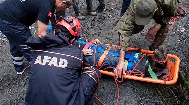 Rize'de dereye yuvarlanan kişi kurtarıldı