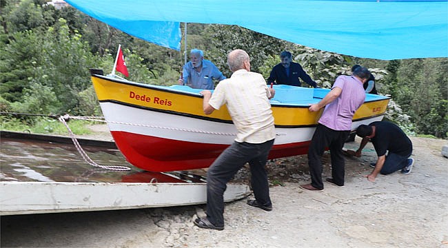 Rizeli Diş Teknisyeni hobi olarak 2 yılda kayık yaptı