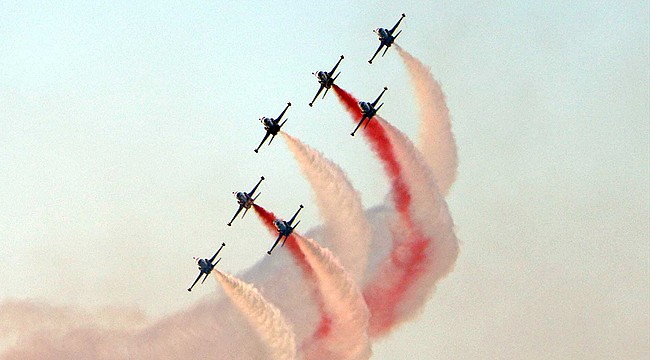 Türk Yıldızları'ndan Rize'de muhteşem gösteri