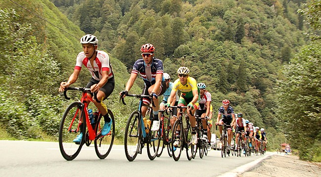 Uluslararası Karadeniz Bisiklet Turu Rize'de başladı