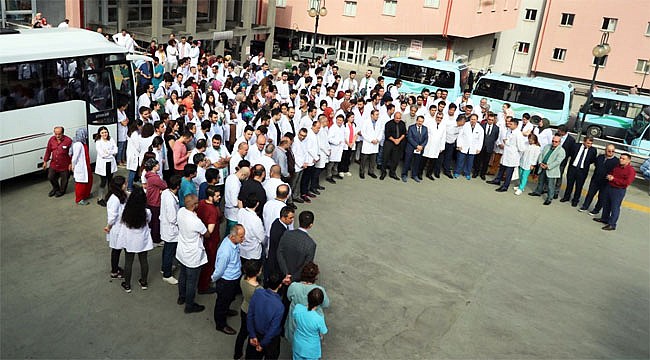 Rize'de sağlık çalışanlarından öldürülen doktor için protesto
