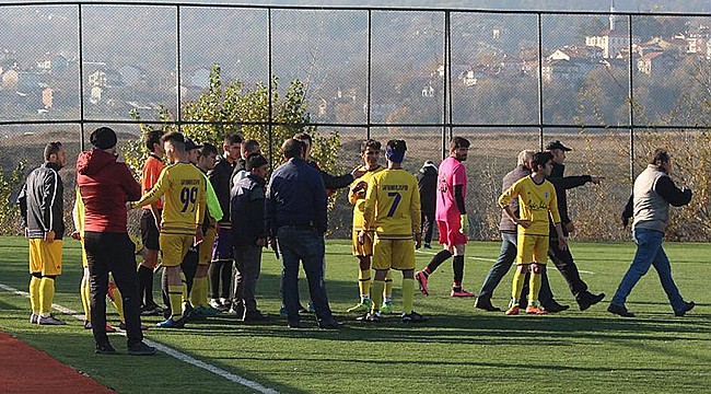 Amatör maçlarda kavga eksik olmuyor