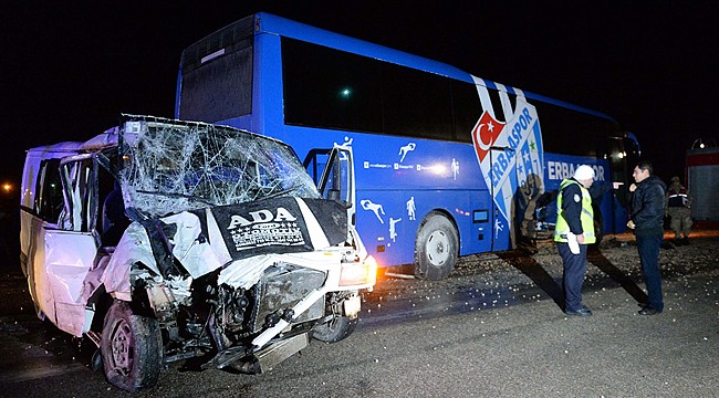 Erbaaspor takım otobüsü kaza yaptı: 1 ölü, 3 yaralı