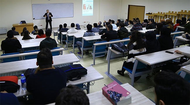 Kasap'tan üniversite öğrencilerine Yerel Siyaset dersi