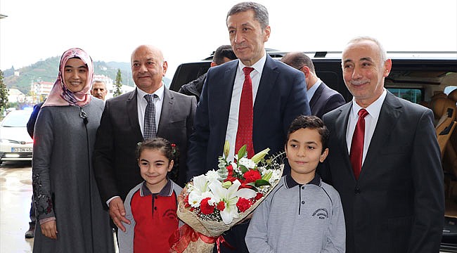 Milli Eğitim Bakanı Ziya Selçuk Rize'de