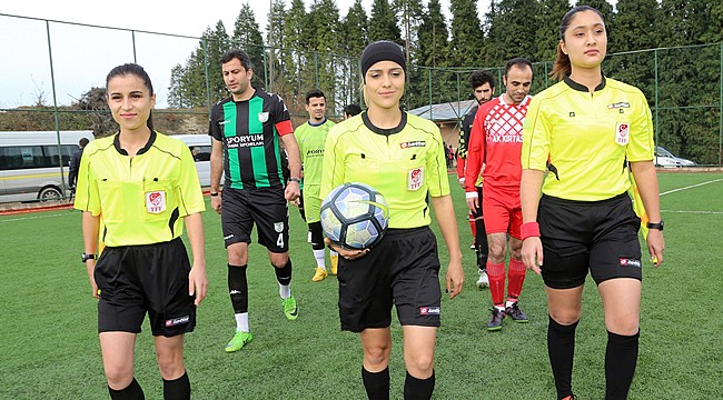 Amatör maçı kadın hakemler yönetti