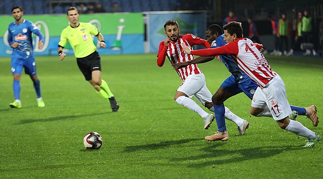 Çaykur Rizespor bir darbe de Kupa'da aldı