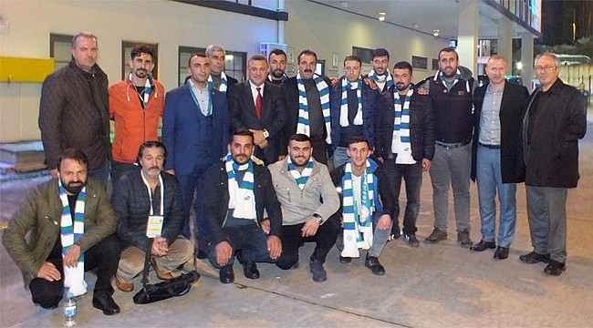 Mardinli Rizespor taraftarları takımlarını yalnız bırakmadı