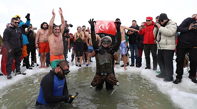 Ovit Buzul Gölü'nde Yüzme Şenliği düzenlendi