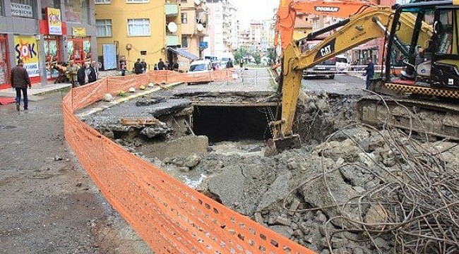 Rize'de Yeniköy Mahallesi yolu çöktü