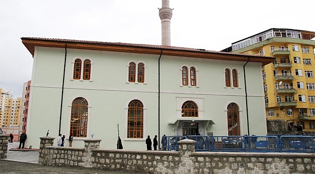 Timya'ya taşınan Eski Orta Camii yeniden ibadete açıldı