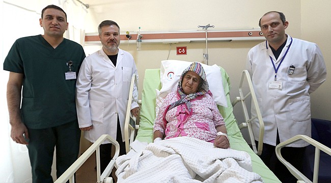 Beyin felci geçiren iki hastaya Rize'de başarılı ameliyat