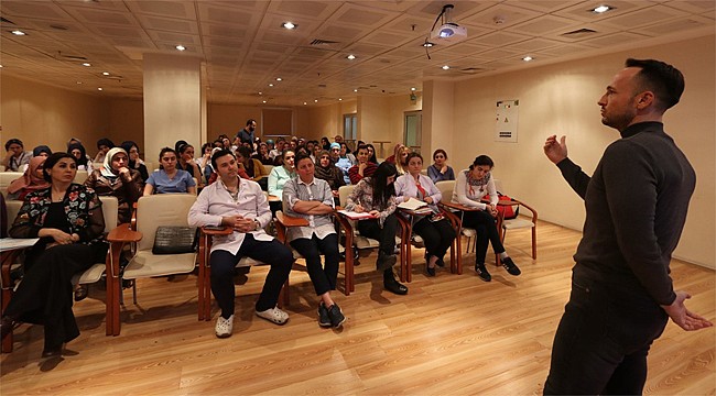Rize'de sağlık personeline Otizm Farkındalık eğitimi