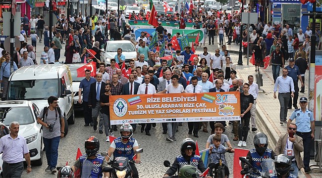 Dünya ülkeleriyle birlikte Rize'de renkli yürüyüş