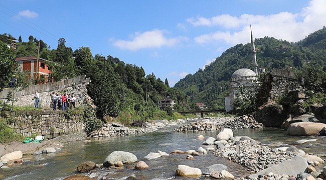 Bakan, Muhtarın ağzıyla cevap verdi: Köprü kendiliğinden yıkıldı