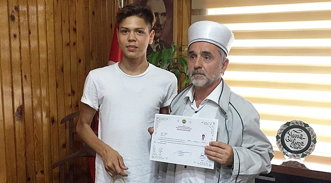 Alman genç, İslamiyeti seçerek Müslüman oldu