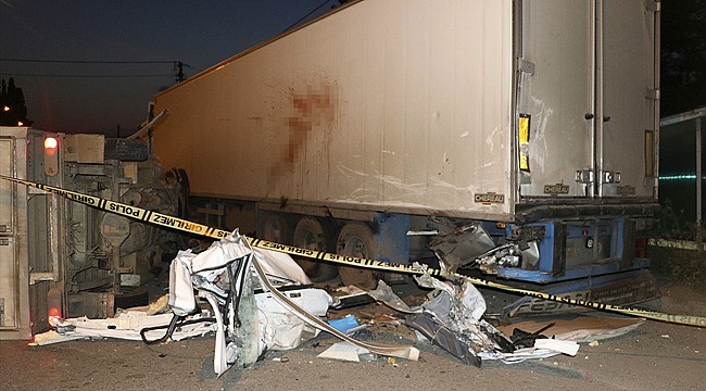 Rize'de kamyonet park halindeki tıra çarptı: 1 ölü, 1 yaralı