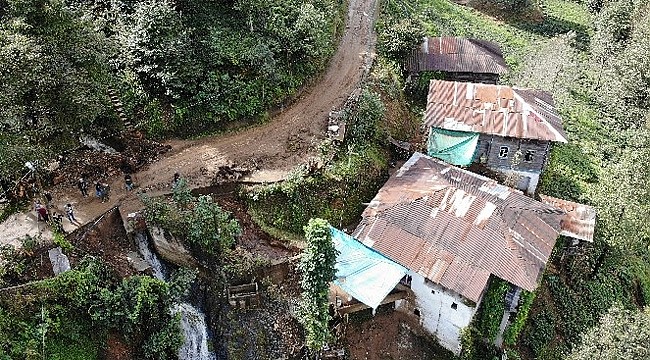 Ardeşen'de şiddetli yağış heyelana yol açtı
