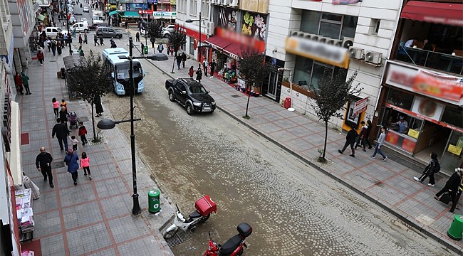 Atatürk Caddesi yeniden trafiğe açıldı